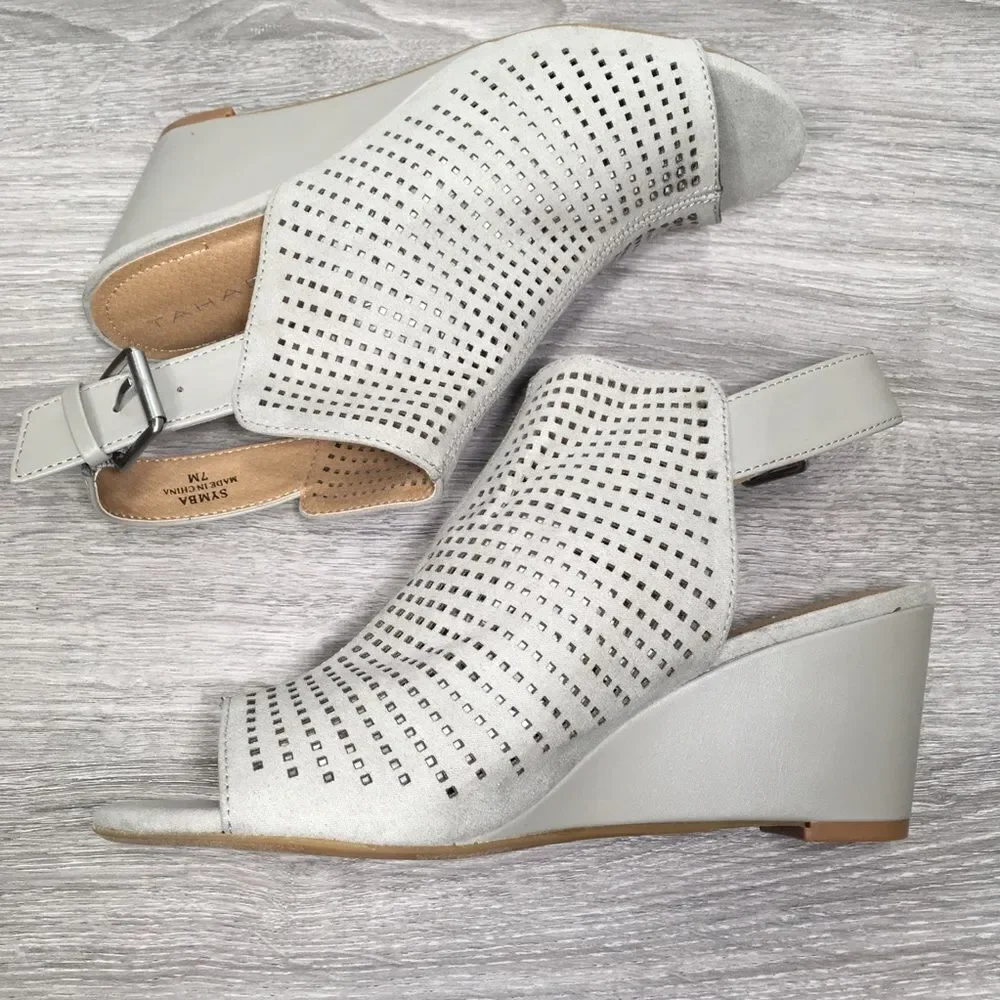 TAHARI TAUPE PERFORATED‎ LASER CUT SYMBA OPEN TOE WEDGE SANDAL 7